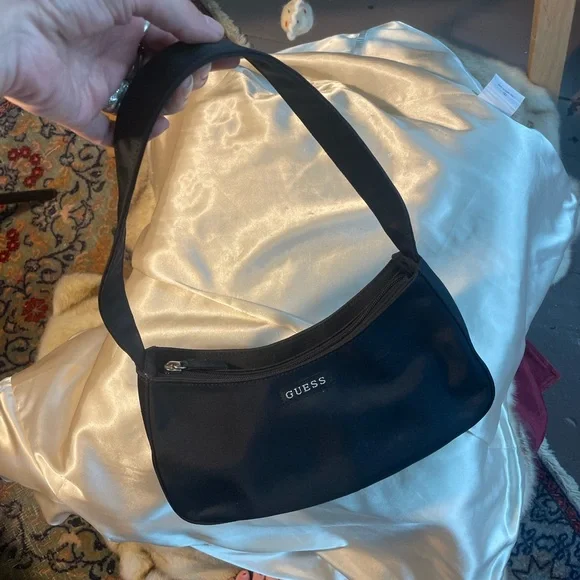 GUESS Black Nylon Y2k Shoulder Bag - Picture 7 of 7